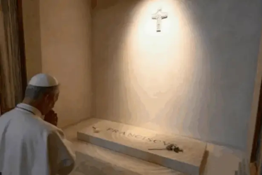 Pope Leo Prays at Tomb of Francis Ahead of First Sunday Address